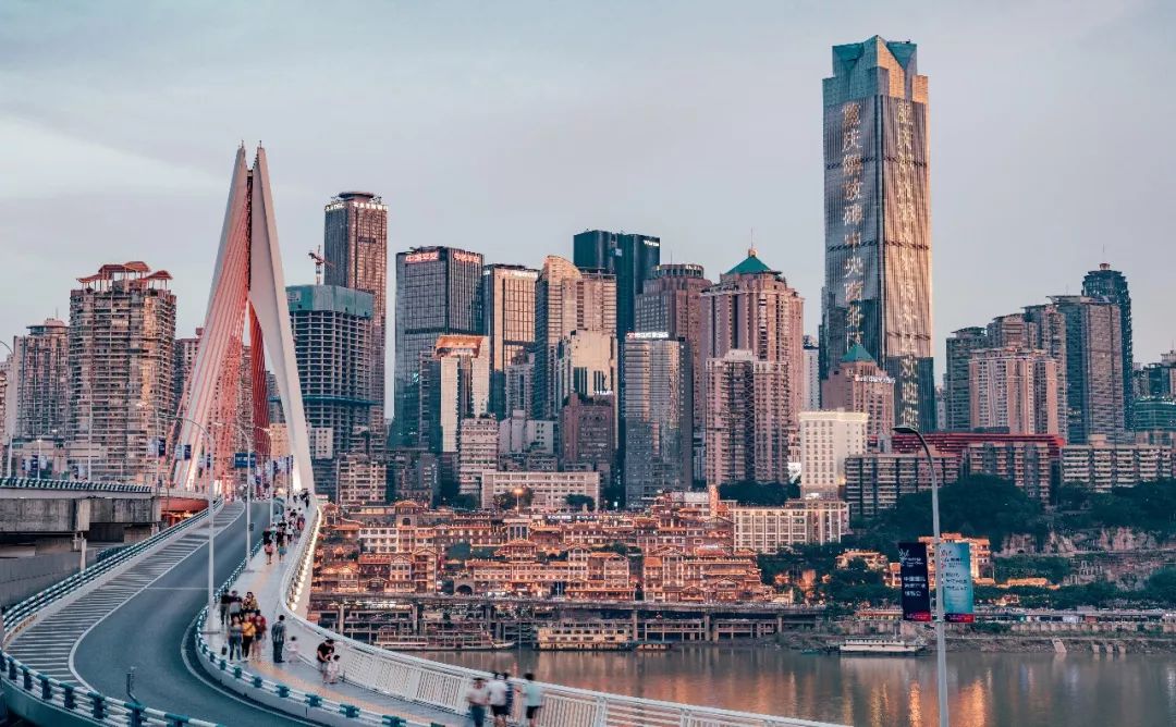 山城重庆，美食与美景交织的的魅力之城 🍲🏞️