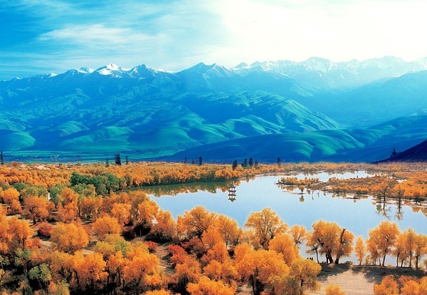 多元文化交融下的新疆地区发展研究