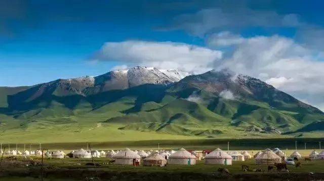 多元文化交融下的新疆地区发展研究